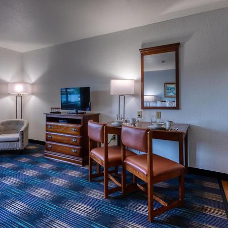All Towne Suites Saint Robert Exteriör bild