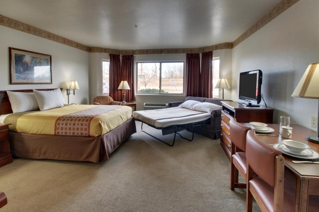 All Towne Suites Saint Robert Exteriör bild