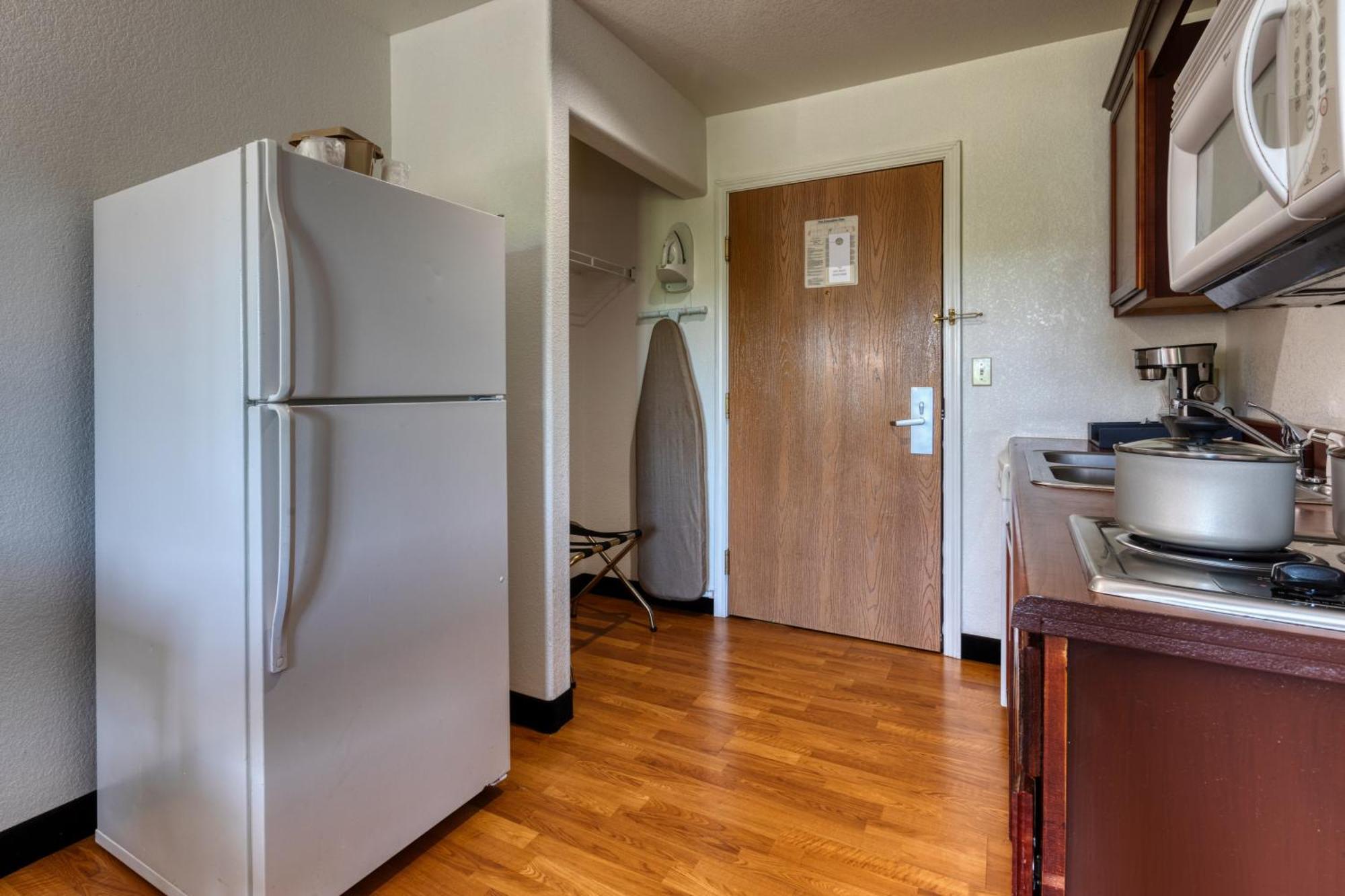 All Towne Suites Saint Robert Exteriör bild