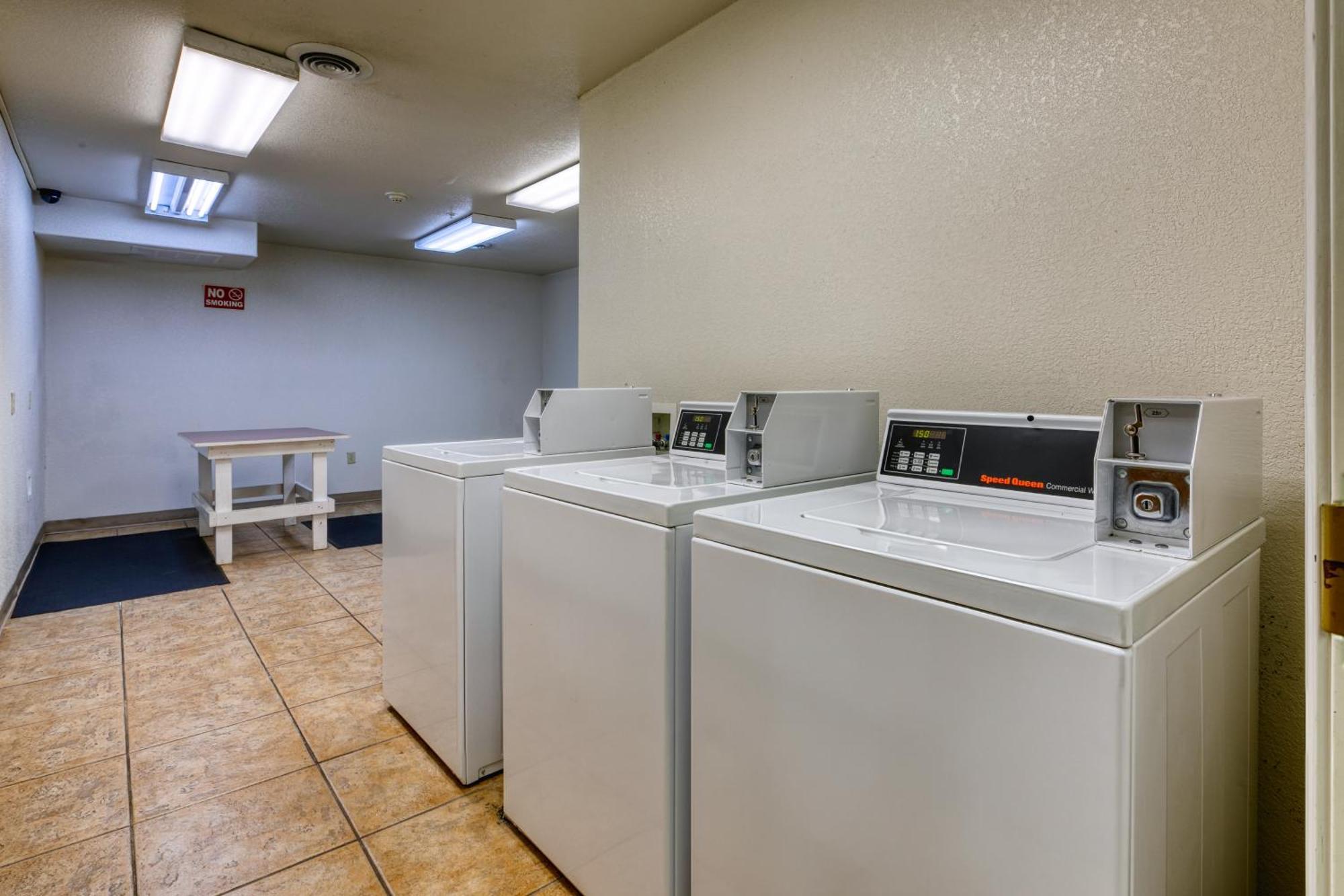 All Towne Suites Saint Robert Exteriör bild