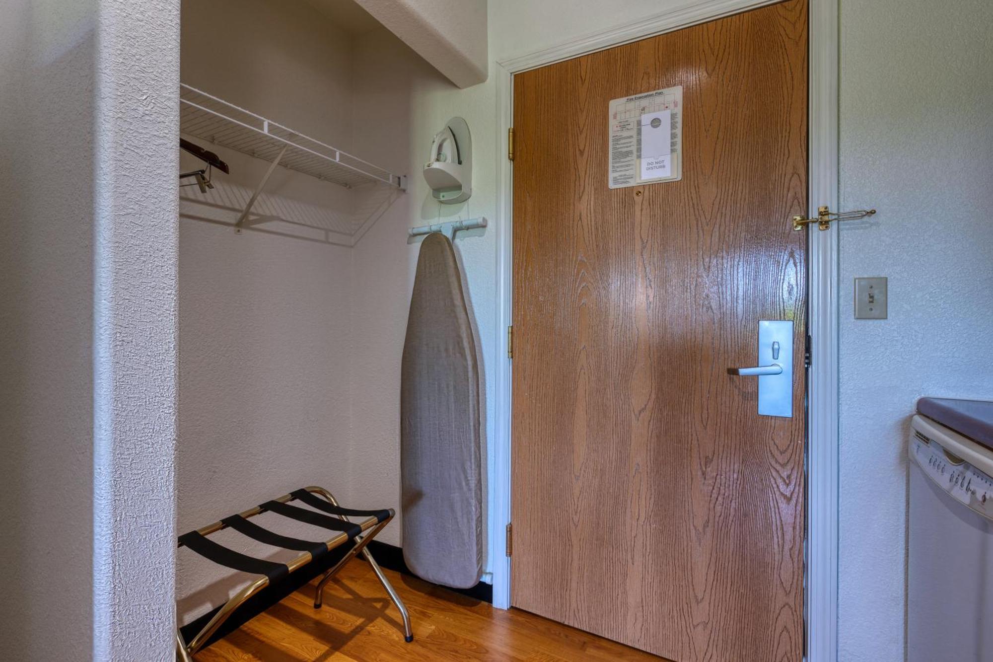All Towne Suites Saint Robert Exteriör bild