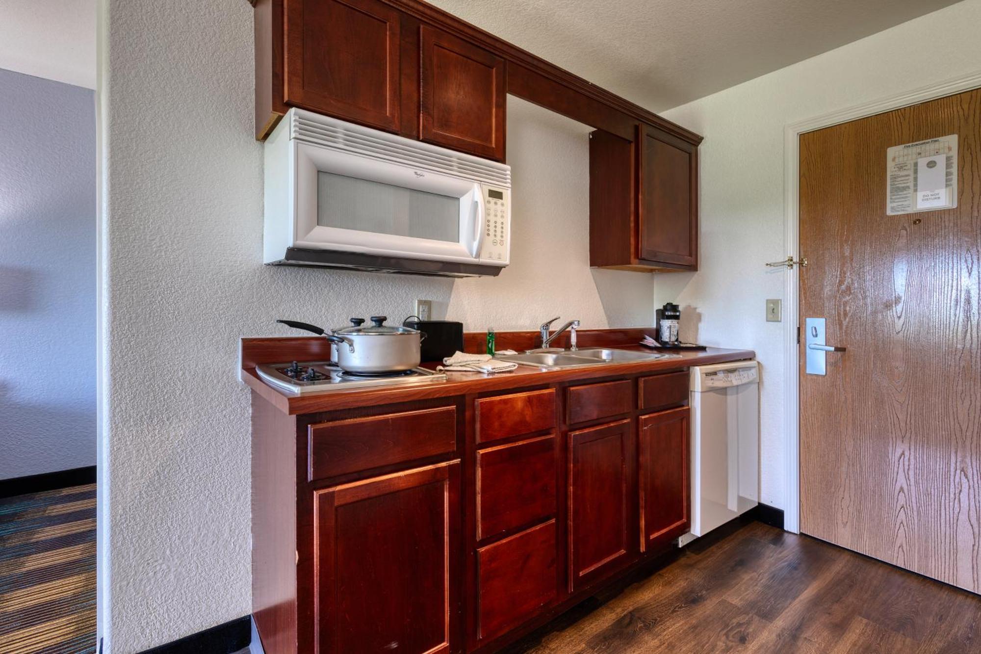 All Towne Suites Saint Robert Exteriör bild