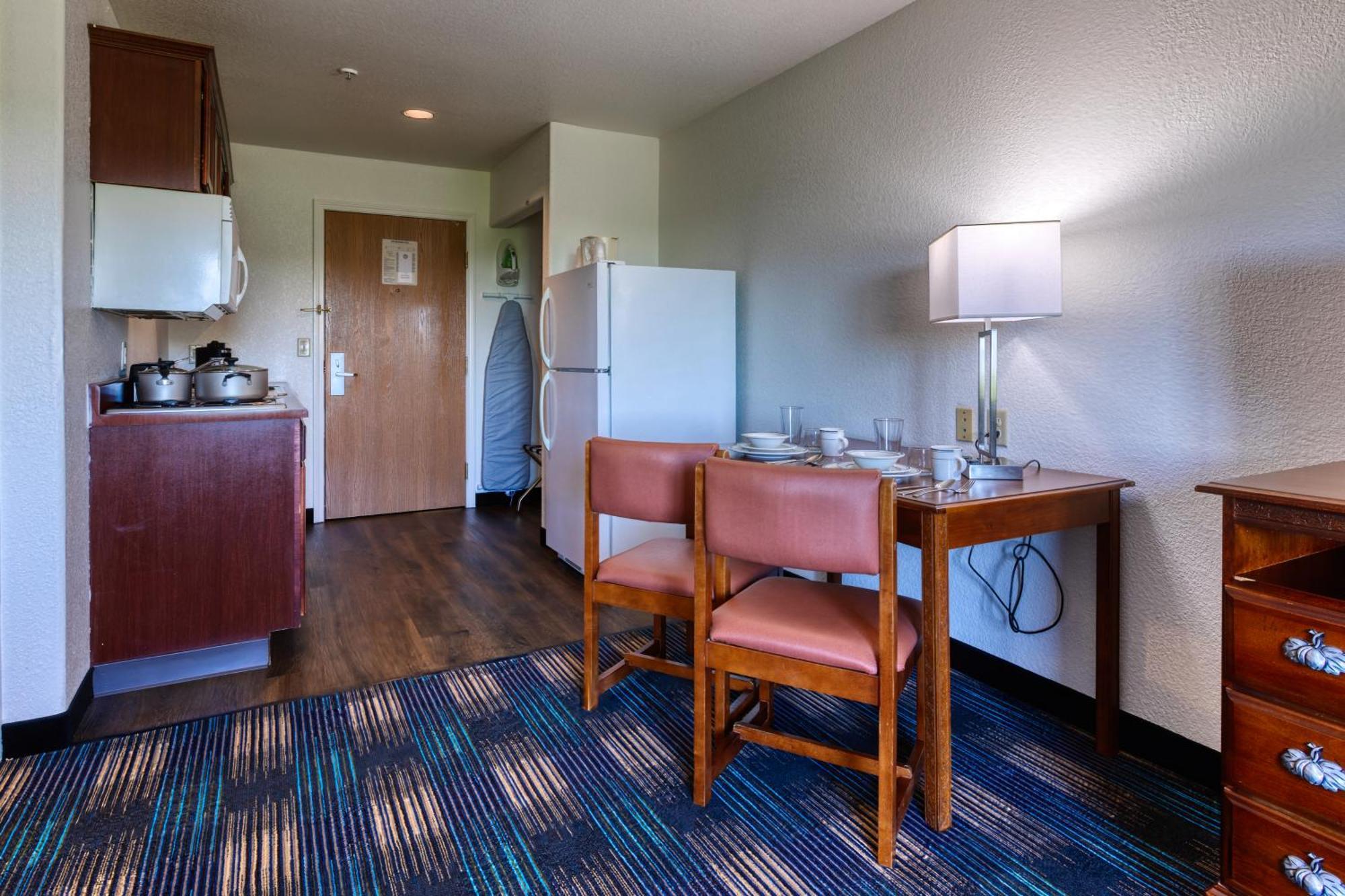 All Towne Suites Saint Robert Exteriör bild