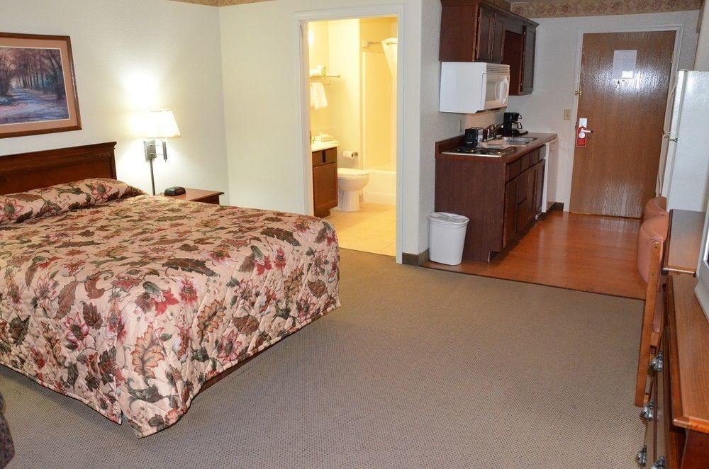 All Towne Suites Saint Robert Exteriör bild